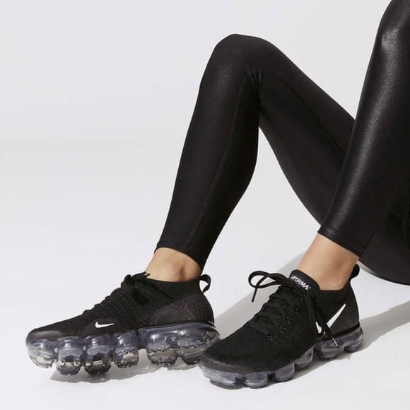 Nike Air VaporMax Flyknit Women's Sz In Black/White